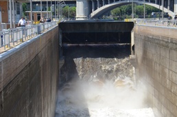 Corps of Engineers opens Upper St. Anthony Falls lock gate to reduce flood risk