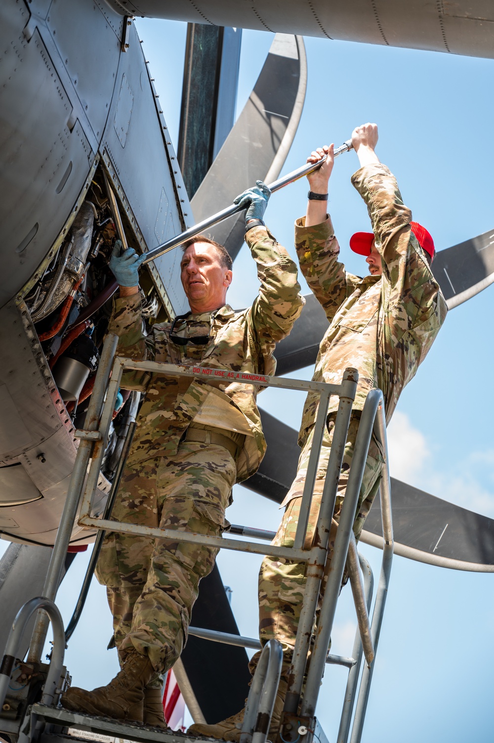 153rd Airlift Wing Maintains C-130 Propeller at Channel Islands ANG Station