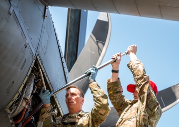 153rd Airlift Wing Maintains C-130 Propeller at Channel Islands ANG Station