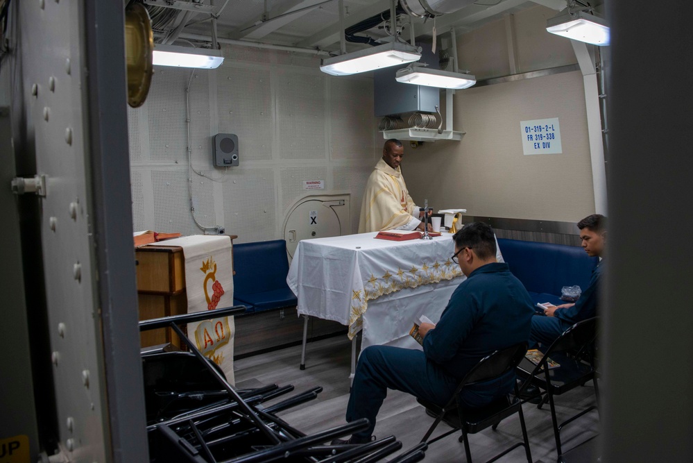 Nimitz Chaplain Provides Religious Services