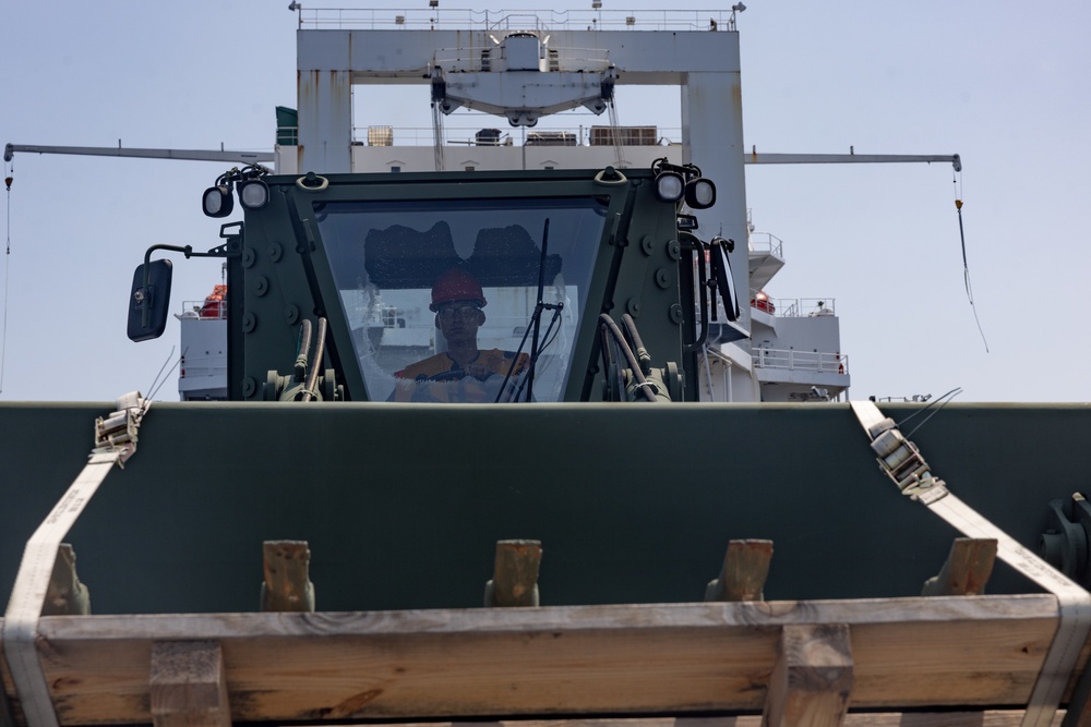 Balikatan 23 | USNS Dahl offloads equipment at Casiguran Bay