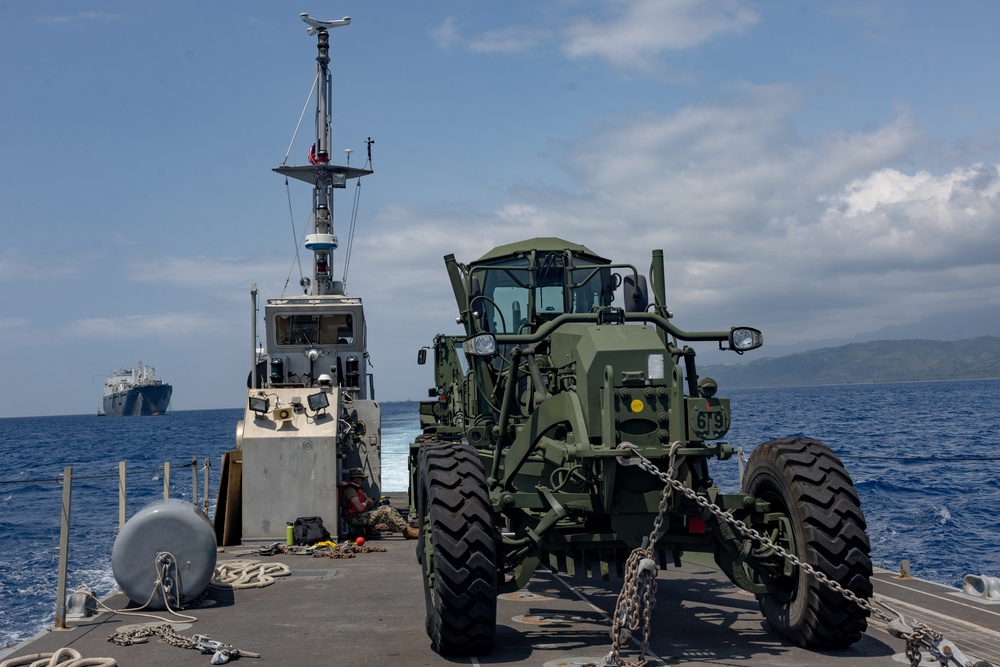 Balikatan 23 | USNS Dahl offloads equipment at Casiguran Bay