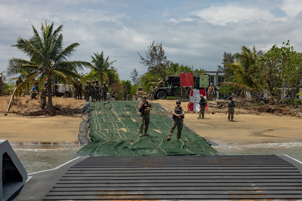 Balikatan 23 | USNS Dahl offloads equipment at Casiguran Bay