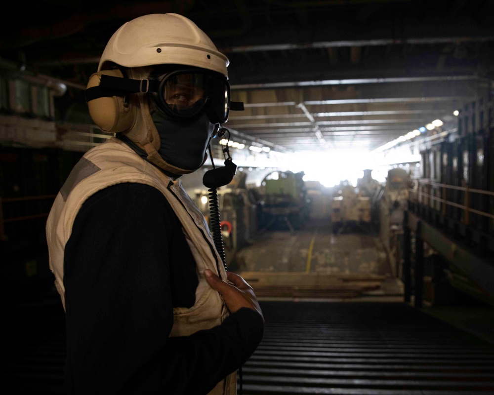 Makin Island Conducts LCAC Ops for Balikatan 23