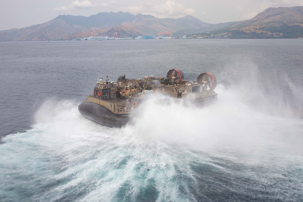 Makin Island Conducts LCAC Operations for Balikatan 23