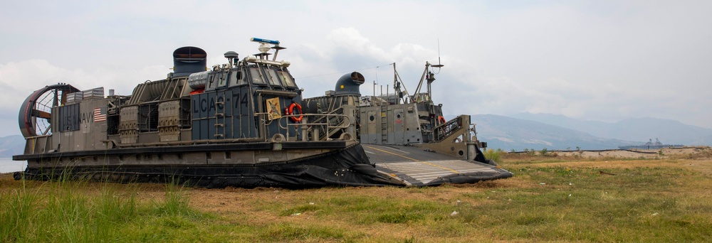 Makin Island Conducts LCAC Operations for Balikatan 23