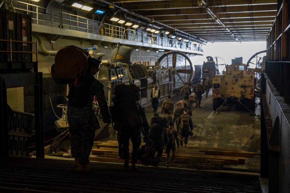 Makin Island Conducts LCAC Operations for Balikatan 23