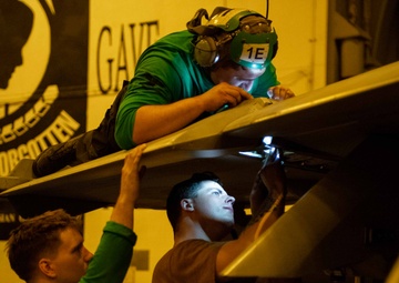USS Carl Vinson (CVN 70) Sailors Conduct Maintenance