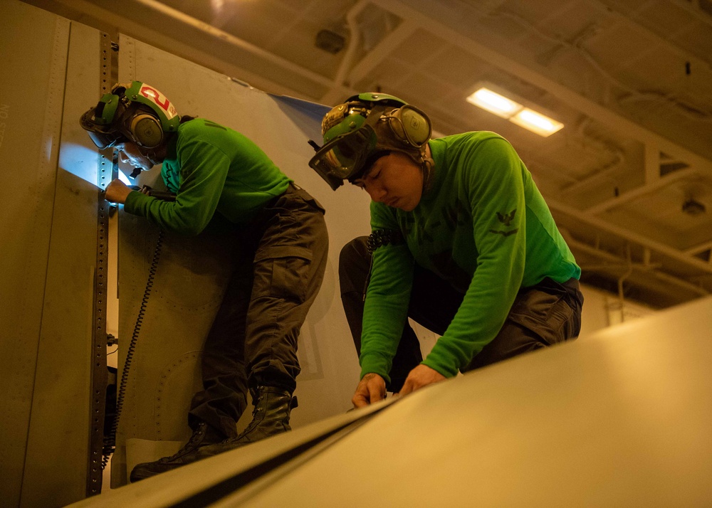 USS Carl Vinson (CVN 70) Sailors Conduct Maintenance