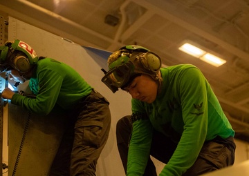 USS Carl Vinson (CVN 70) Sailors Conduct Maintenance