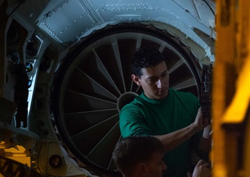 USS Carl Vinson (CVN 70) Sailors Conduct Maintenance