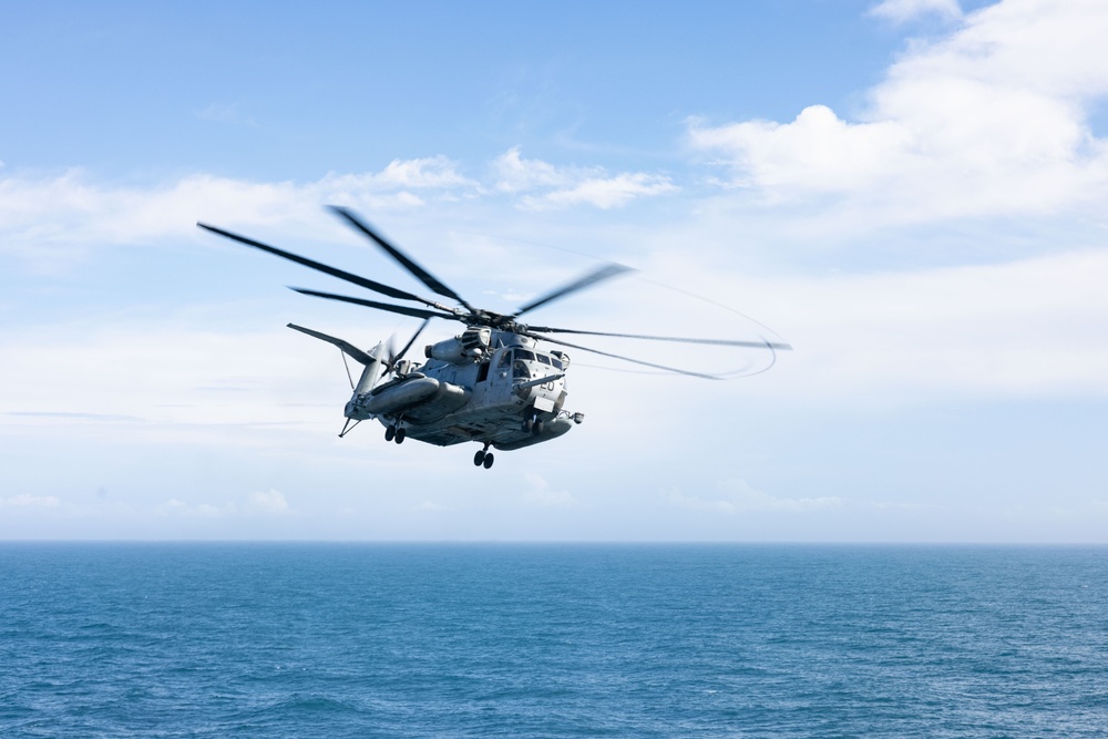 26th MEU Conducts Flight Operations At Sea