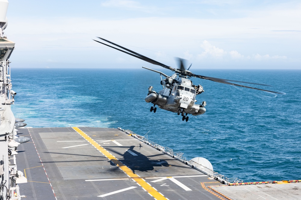 26th MEU Conducts Flight Operations At Sea