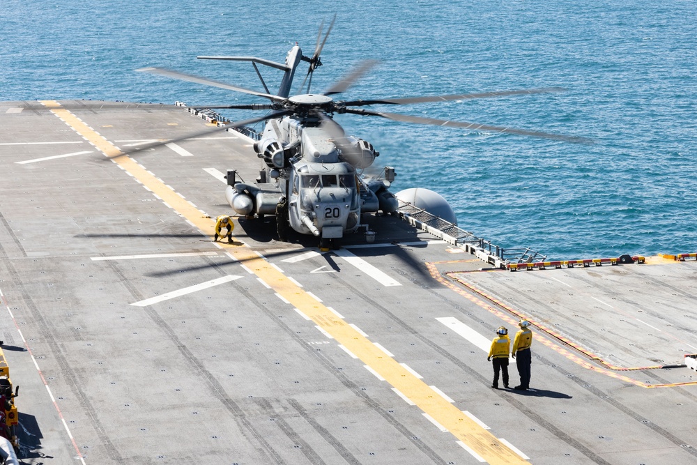 26th MEU Conducts Flight Operations At Sea