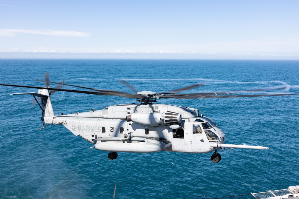 26th MEU Conducts Flight Operations At Sea