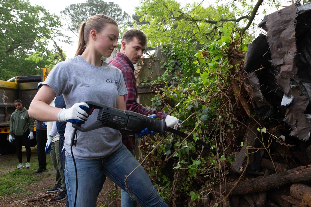Marines Volunteer for Veteran Yard Cleanup