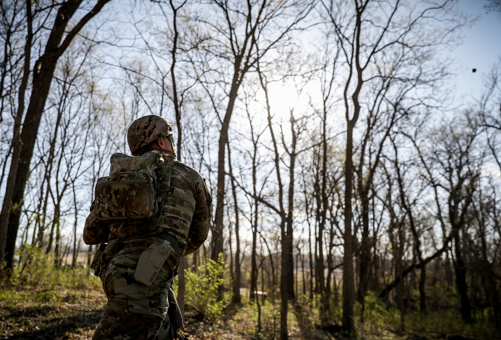 Iowa Best Warrior competitor throws grenade