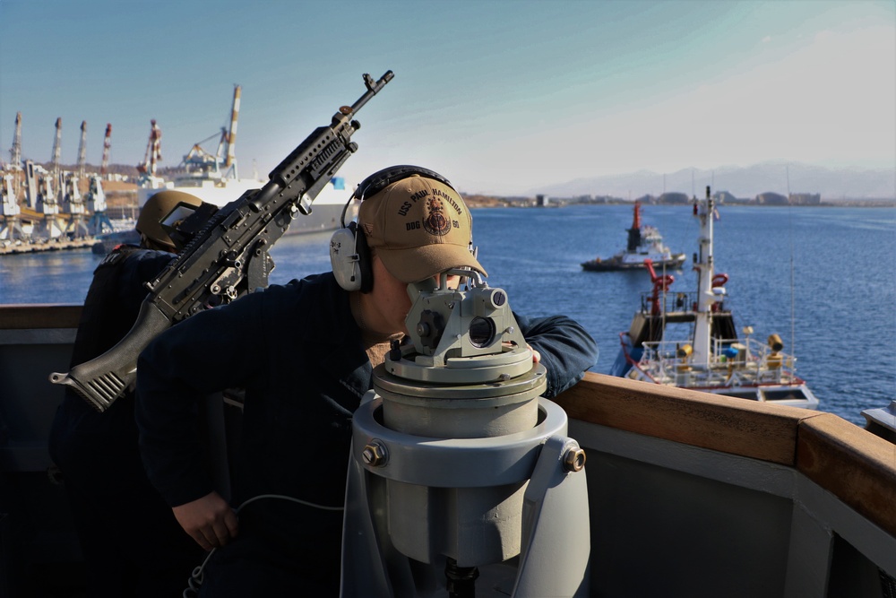 USS Paul Hamilton Departs Eilat, Israel