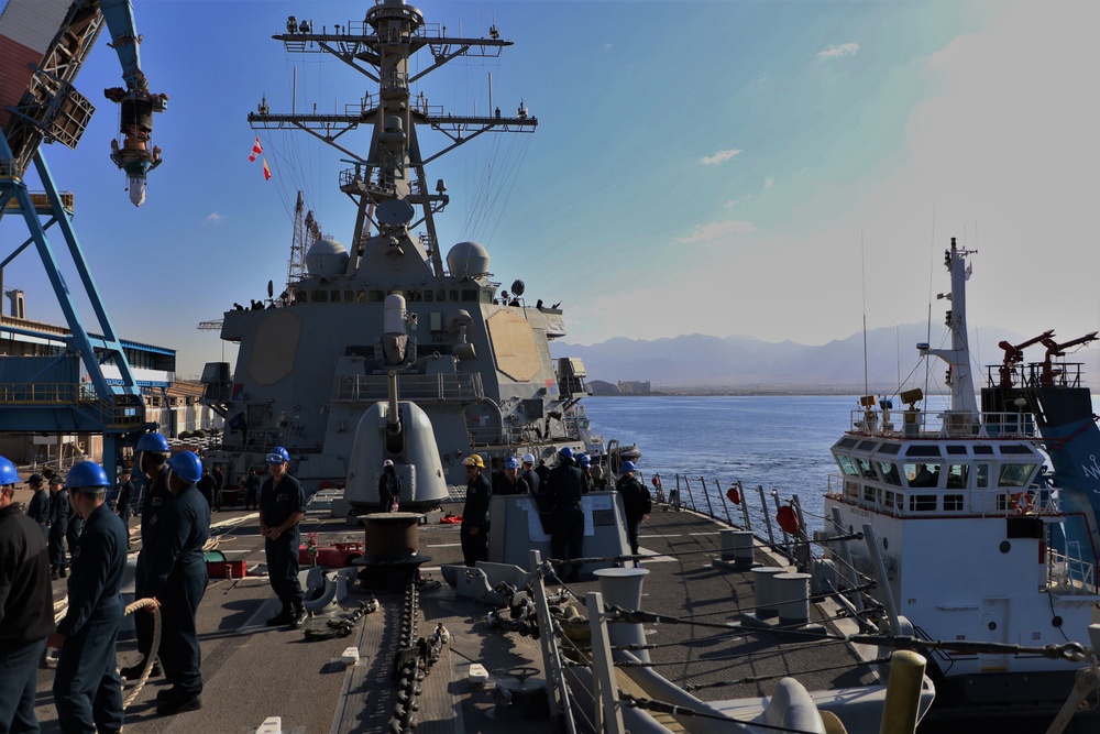 USS Paul Hamilton Departs Eilat, Israel