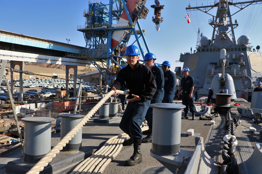 USS Paul Hamilton Departs Eilat, Israel