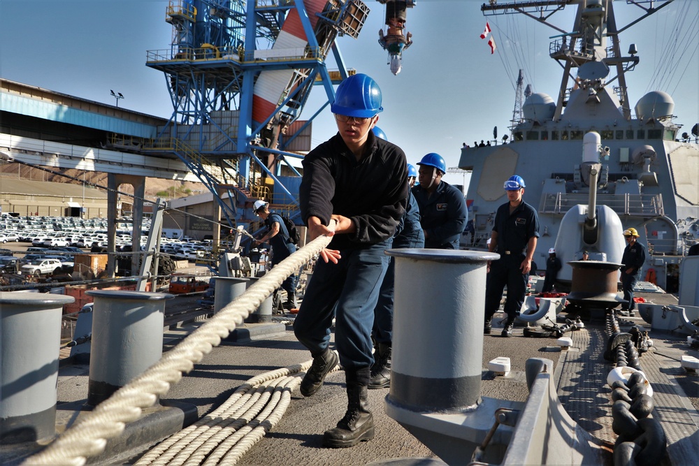 USS Paul Hamilton Departs Eilat, Israel