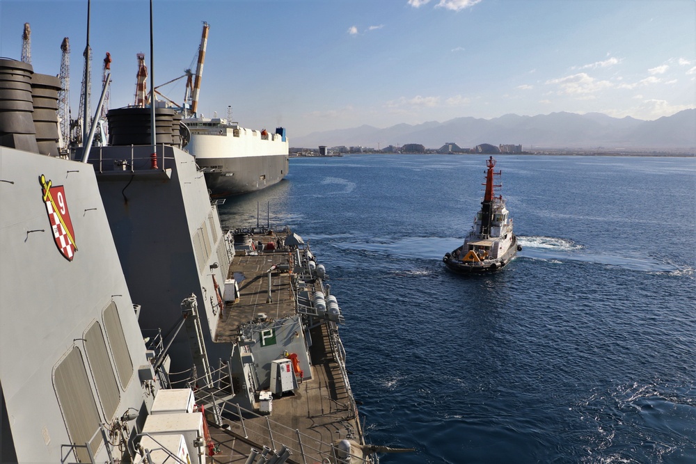 USS Paul Hamilton Departs Eilat, Israel