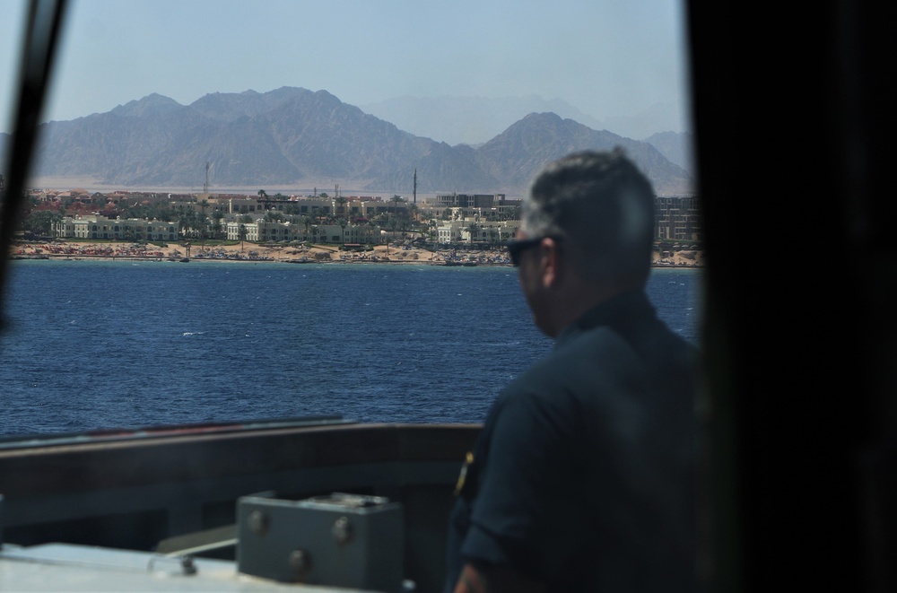 USS Paul Hamilton Departs Eilat, Israel