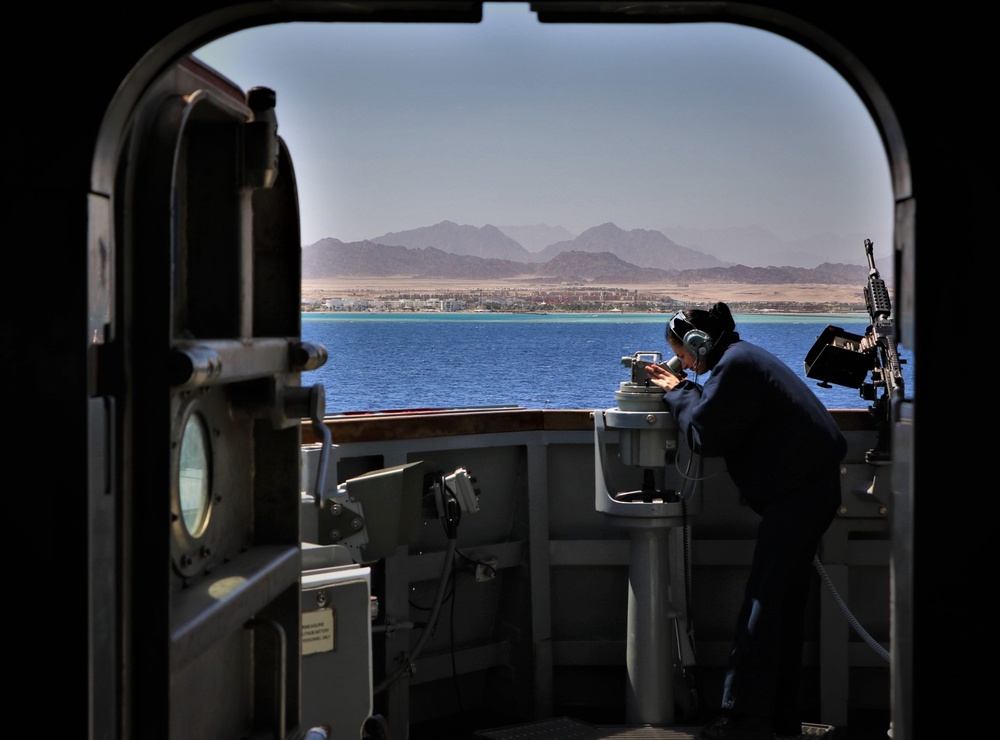 USS Paul Hamilton Departs Eilat, Israel