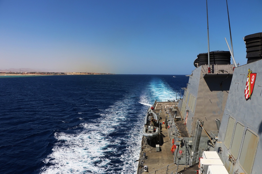 USS Paul Hamilton Departs Eilat, Israel