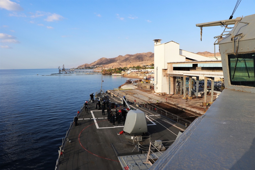 USS Paul Hamilton Departs Eilat, Israel