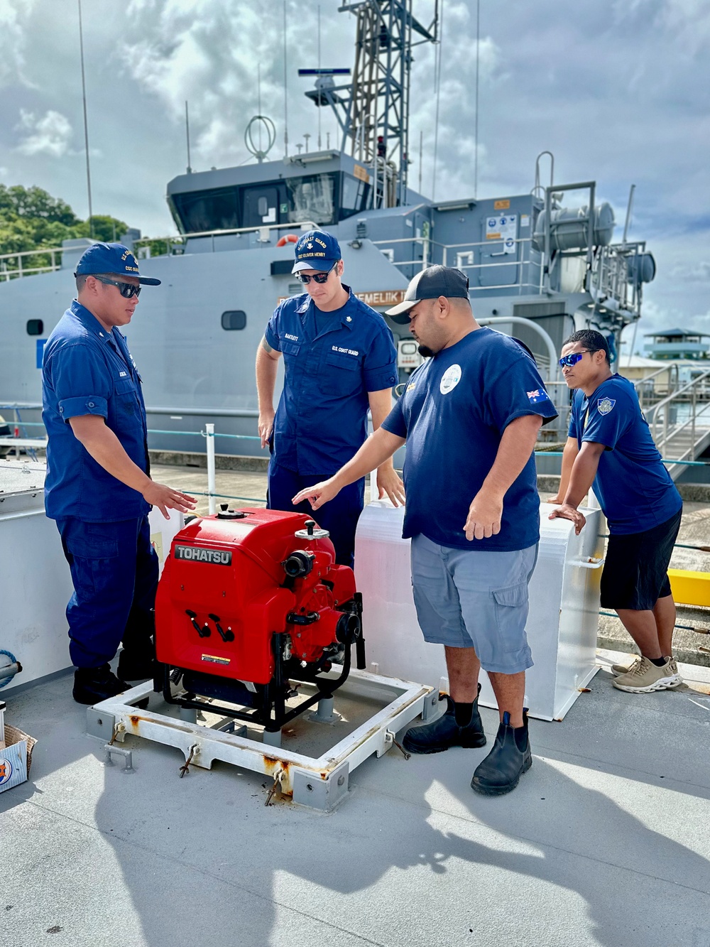 USCGC Oliver Henry works with Palau Division of Maritime Security on engineering drills