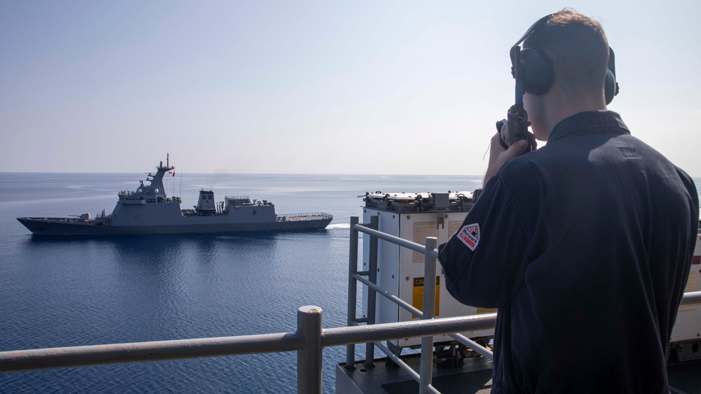 USS Makin Island Conducts Replenishment-at-Sea Exercise with Philippine navy