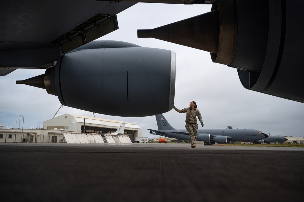 355th FS refuels over the Pacific