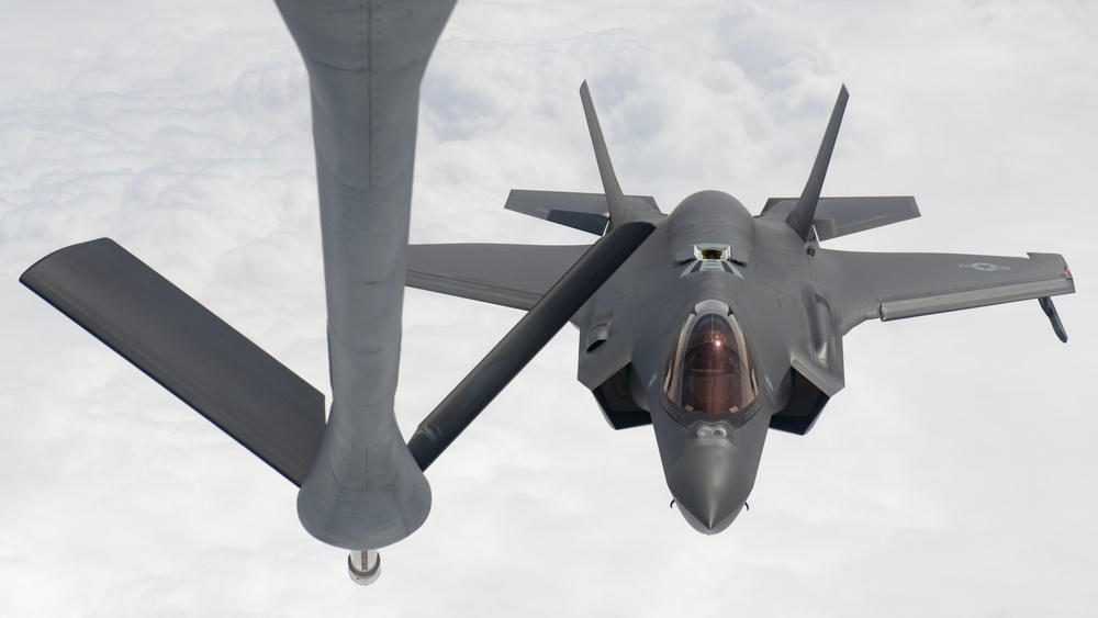 355th FS refuels over the Pacific