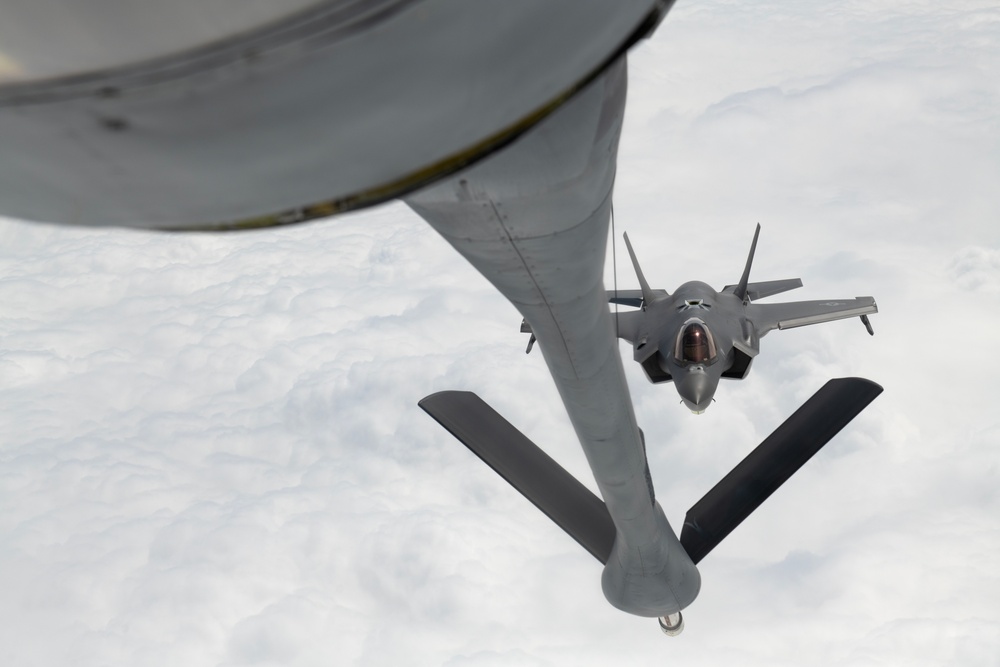 355th FS refuels over the Pacific