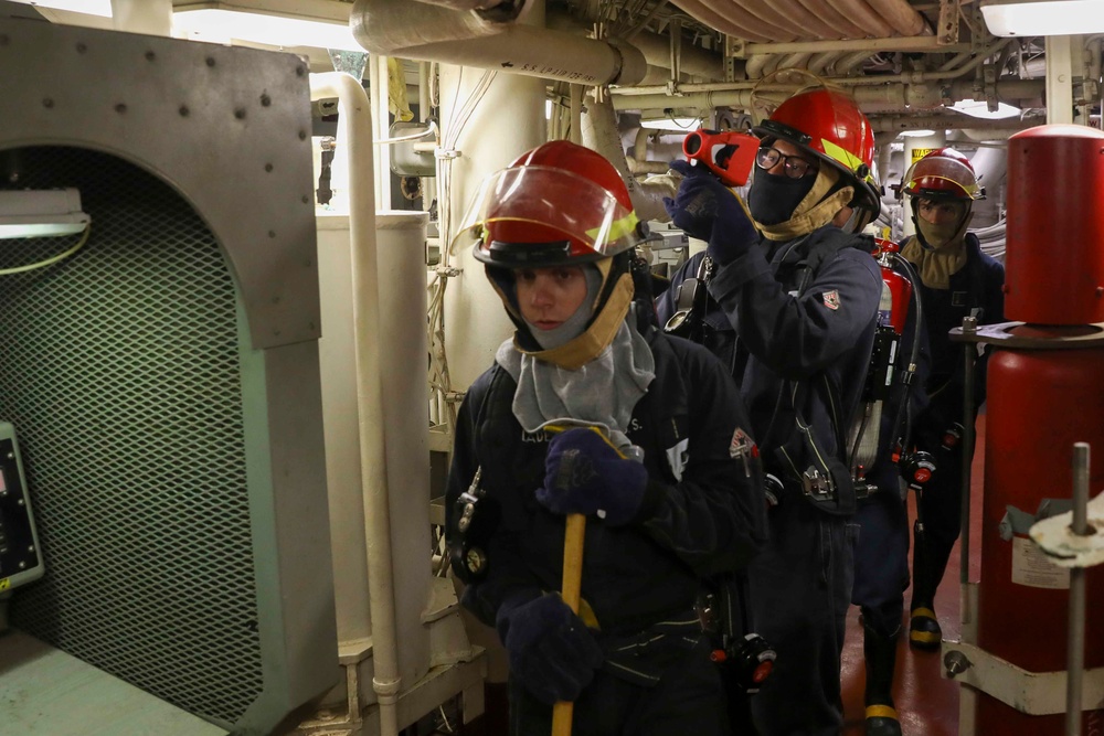 DVIDS - Images - USS Truxtun Firefighting Drill [Image 4 of 6]