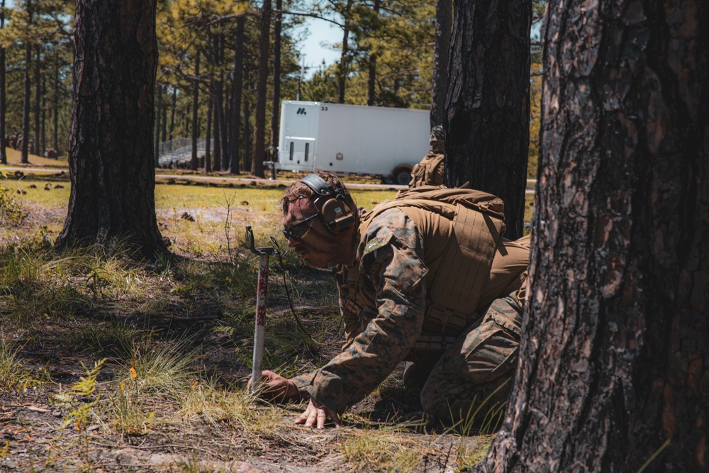 ‘Apache’ Marines conduct live-fire exercise