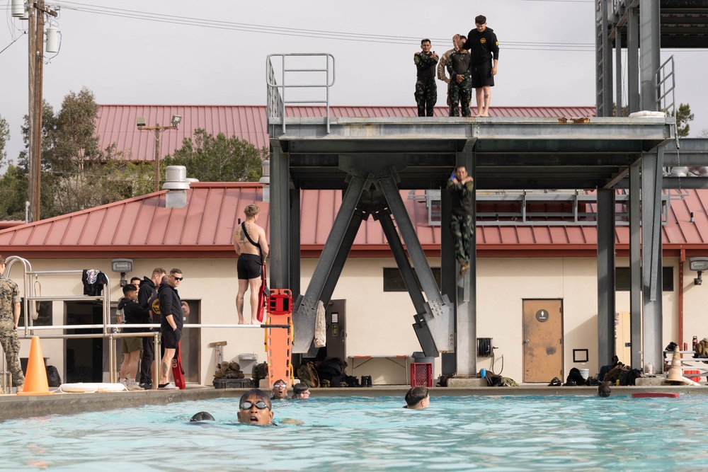 Recon Marines, Indonesian Korps Marinir complete intermediate swim qual