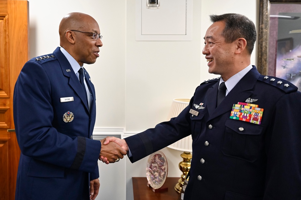 CSAF Brown meets Japan Gen. Uchikura