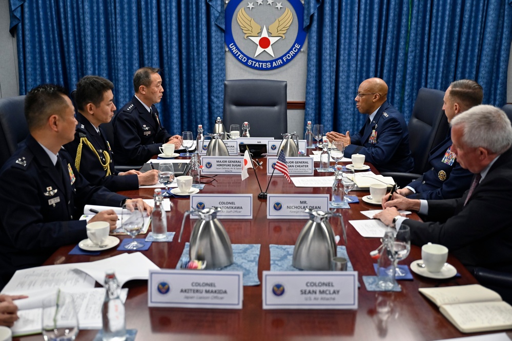 CSAF Brown meets Japan Gen. Uchikura