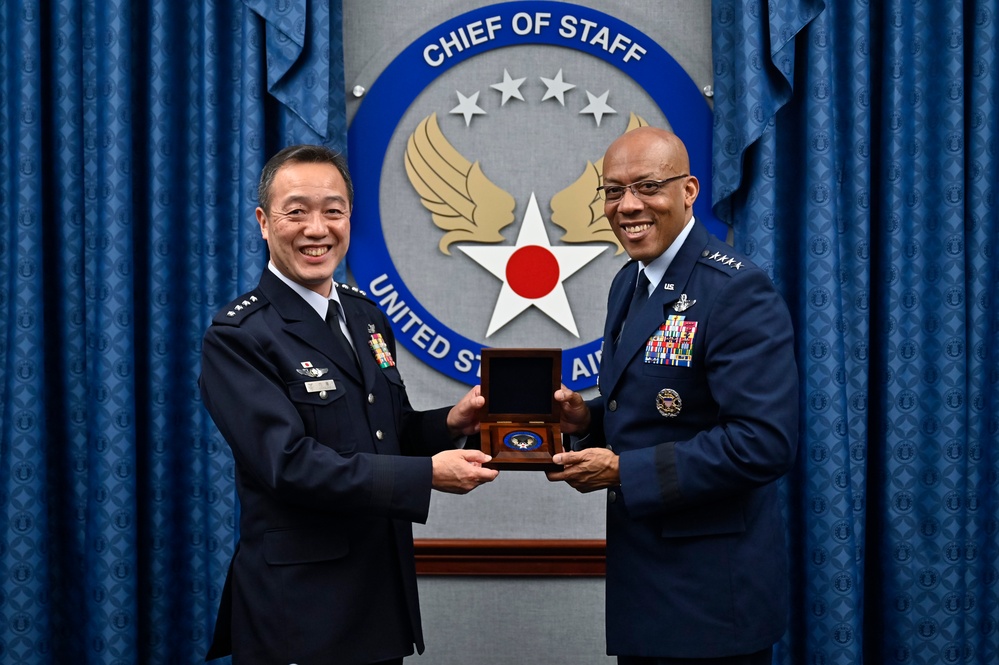 CSAF Brown meets Japan Gen. Uchikura