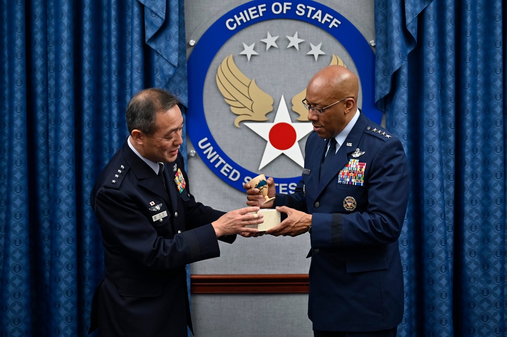 CSAF Brown meets Japan Gen. Uchikura