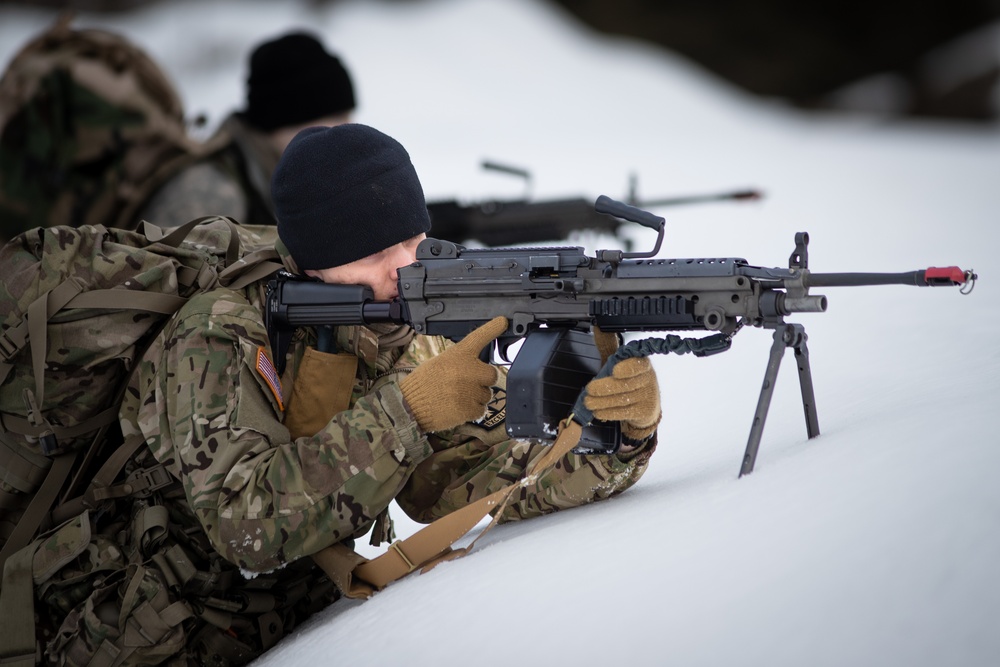 Cadets with University Alaska Anchorage Army ROTC Seawolf Detachment and University Alaska Fairbanks Army ROTC Nanook Battalion train together during the Operation Valkyrie Sheild