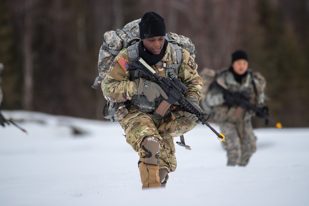 Cadets with University Alaska Anchorage Army ROTC Seawolf Detachment and University Alaska Fairbanks Army ROTC Nanook Battalion train together during the Operation Valkyrie Sheild