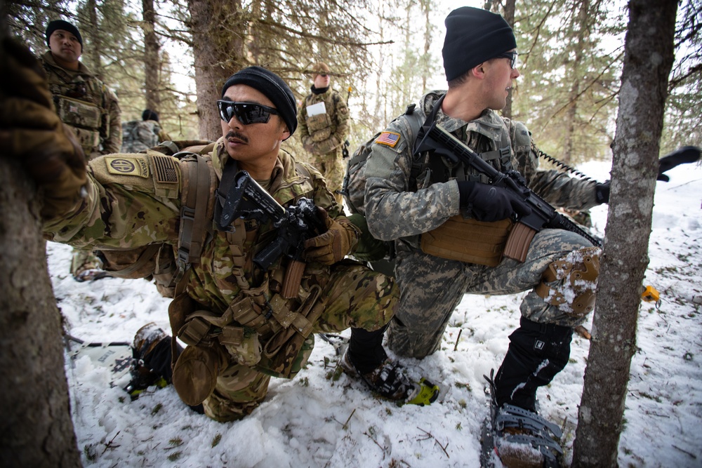 Cadets with University Alaska Anchorage Army ROTC Seawolf Detachment and University Alaska Fairbanks Army ROTC Nanook Battalion train together during the Operation Valkyrie Sheild