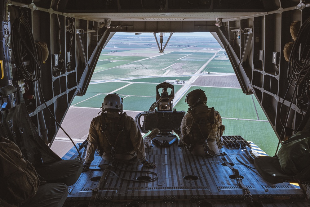 HMH-461 conducts junior pilot training exercise