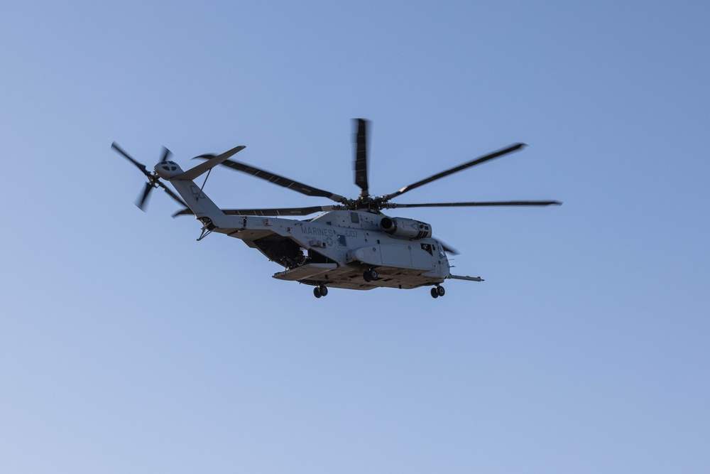 HMH-461 conducts junior pilot training exercise