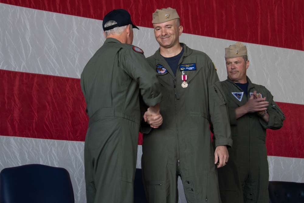 Vice Adm. Whitesell Participates in VFA 122 Change of Command Ceremony