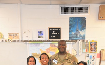 Soldier Shares Perspectives With High School Students
