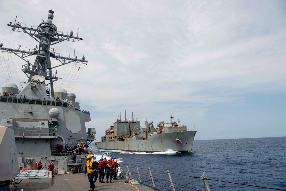 Wayne E. Meyer Conducts Underway Replenishment